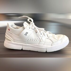 On Roger Clubhouse 2 Women's 48.99429 White Leather Shoes. US:9/UK:7/EU:40.5